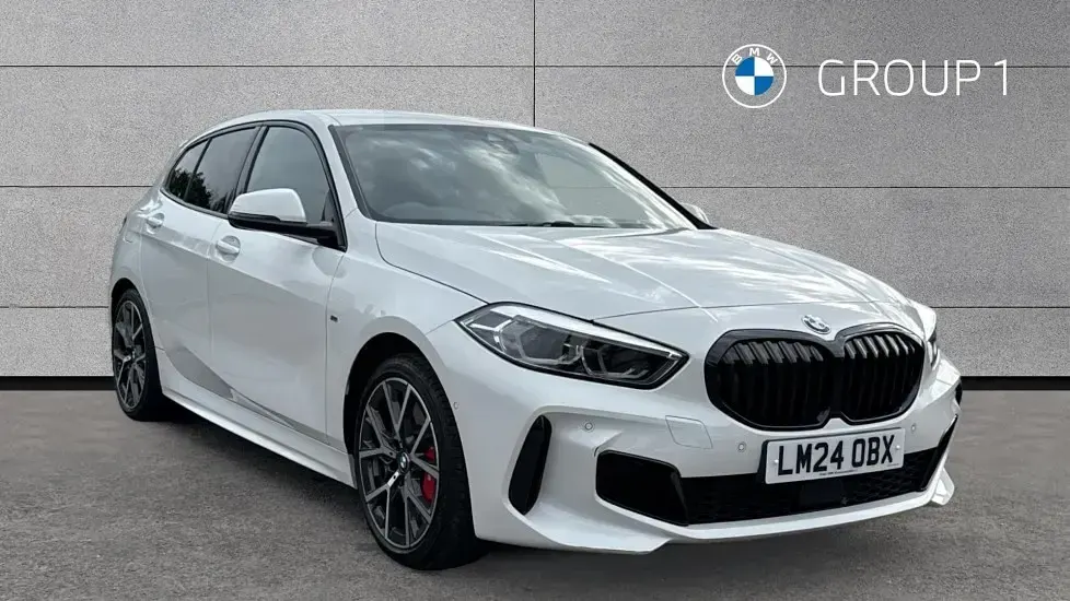 Begagnad BMW 128 Shadowline 265 HK (194 kW) 2024 Vit Halvkombi