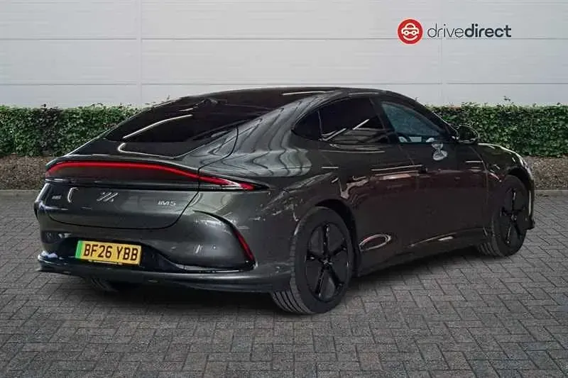 Begagnad MG IM5 216 kW (295 HK) 2026 Silver Halvkombi