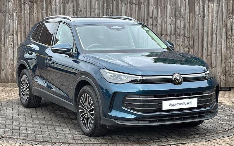 Used 2025 VW Tiguan Match SUV | £31,199 (Expensive) - Image 1/4