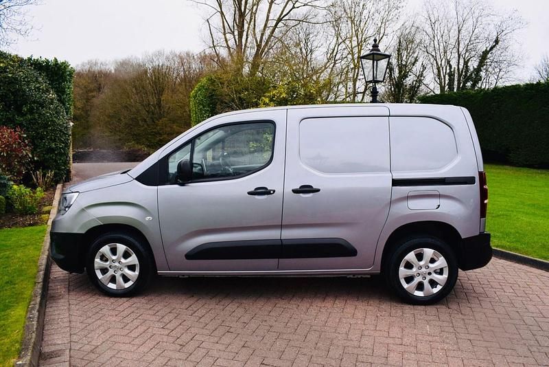 Used Vauxhall Combo 130 HP (95 kW) 2022 Grey MPV
