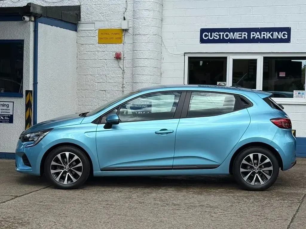Used Renault Clio Iconic 2021 Blue Hatchback