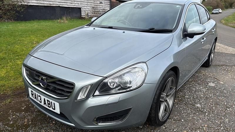 Usado Volvo S60 SE Lux 300 HP (220 kW) 2013 Prateado Sedan