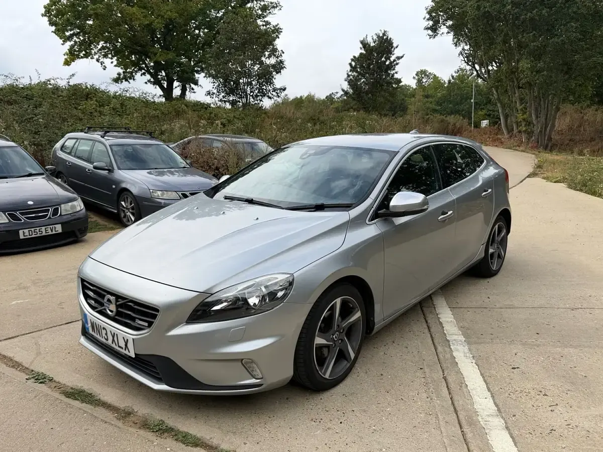 Used Volvo V40 R-Design 115 HP (84 kW) 2013 Silver Hatchback