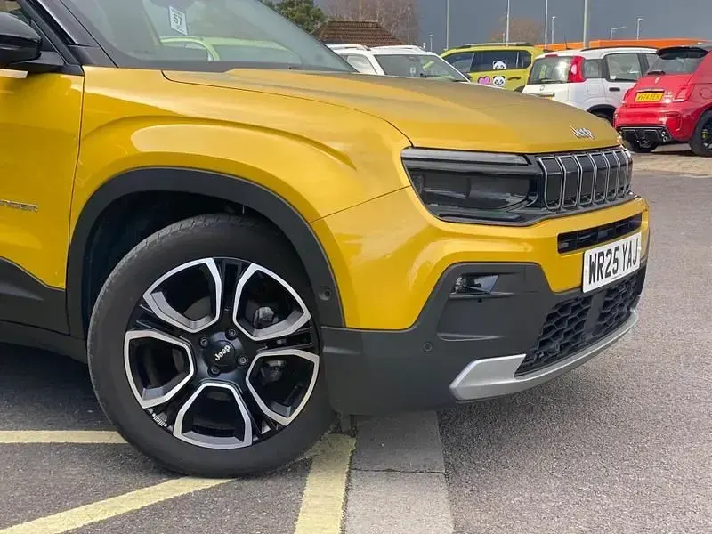 Used Jeep Avenger Summit 100 HP (73 kW) 2025 Yellow/black SUV