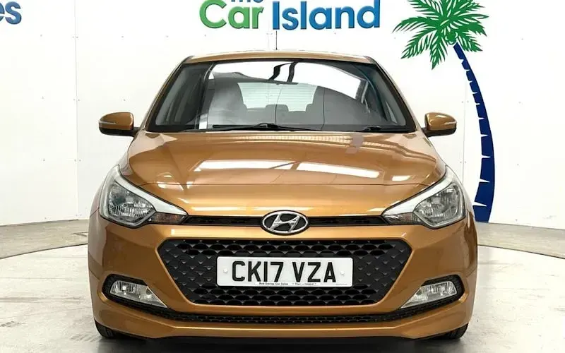 Used Hyundai i20 SE 84 HP (61 kW) 2017 Gold Hatchback