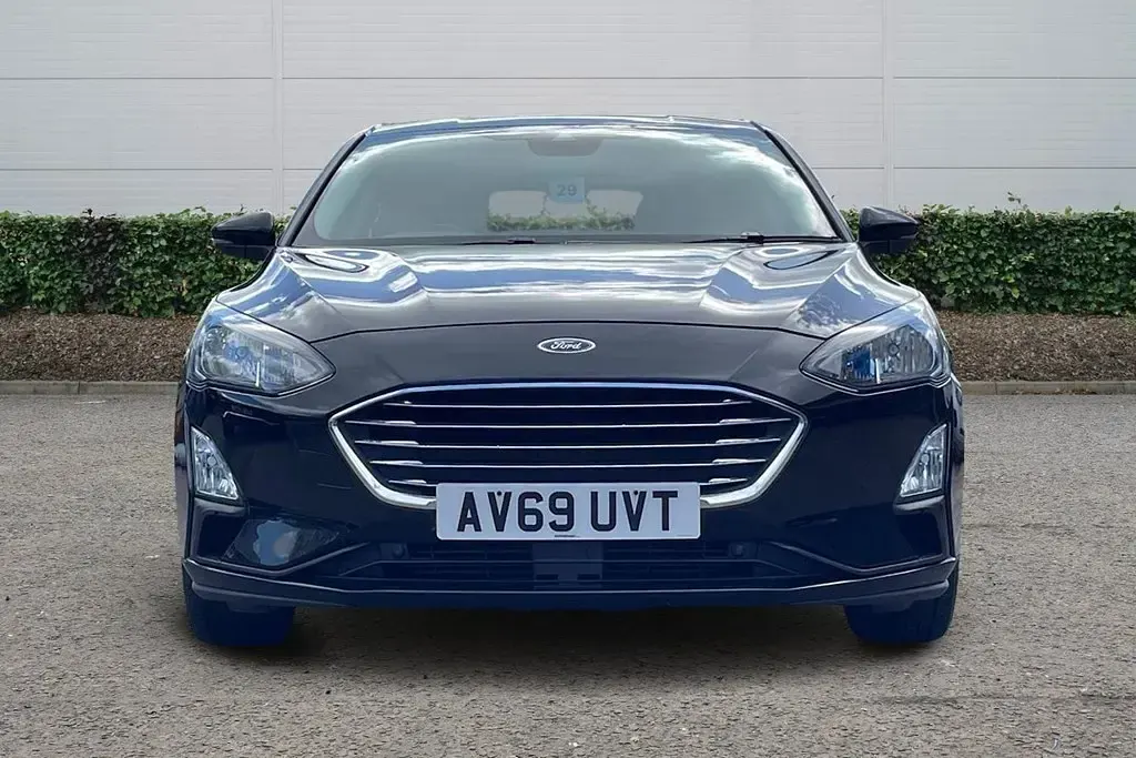 Begagnad Ford Focus Titanium 2019 Svart Halvkombi