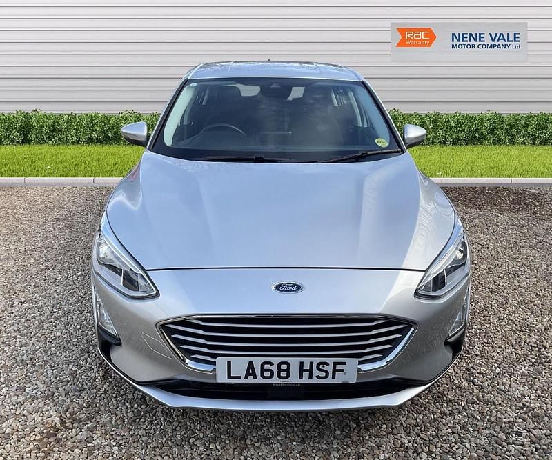 Used Ford Focus Zetec 100 HP (73 kW) 2019 Silver Hatchback
