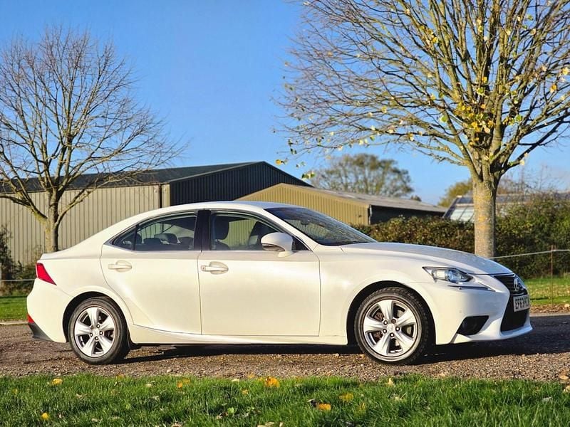 Used Lexus IS300h 223 HP (164 kW) 2014 White Sedan