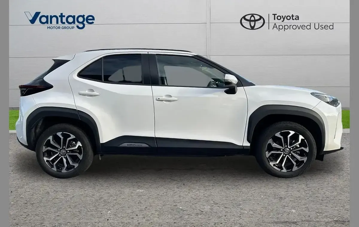 Used Toyota Yaris Cross Design 113 HP (83 kW) 2023 White SUV