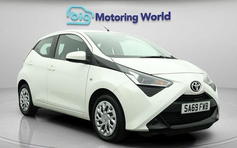 Used 2019 Toyota Aygo X-play Hatchback | £10,200 (Fair price) - Image 1/4