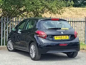 Used Peugeot 208 Signature Sky 82 HP (60 kW) 2019 Black Hatchback