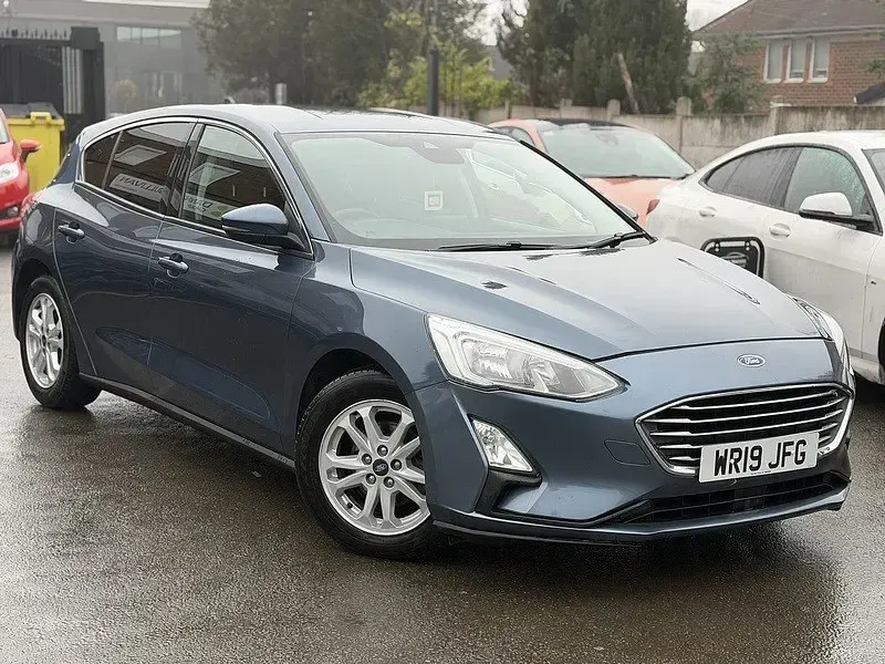 Used Ford Focus Zetec 125 HP (91 kW) 2019 Blue Hatchback