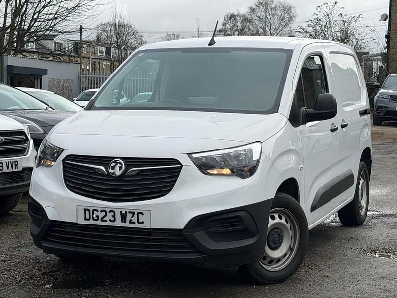 Used Vauxhall Combo 100 HP (73 kW) 2023 White MPV