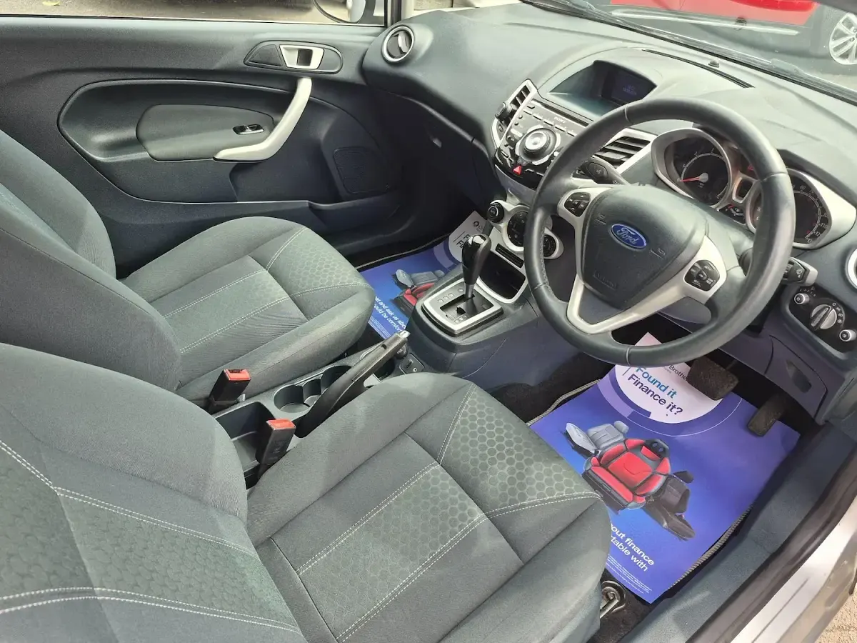 Used Ford Fiesta Titanium 96 HP (70 kW) 2011 Silver Hatchback