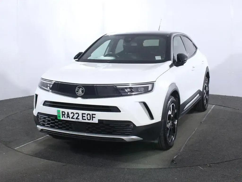 Used Vauxhall Grandland X Design Edition 130 HP (95 kW) 2022 White SUV