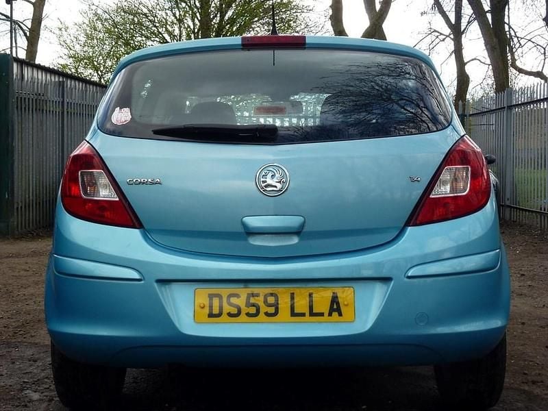 Second-hand Vauxhall Corsa 99 CP (72 kW) 2010 Albastru Hatchback