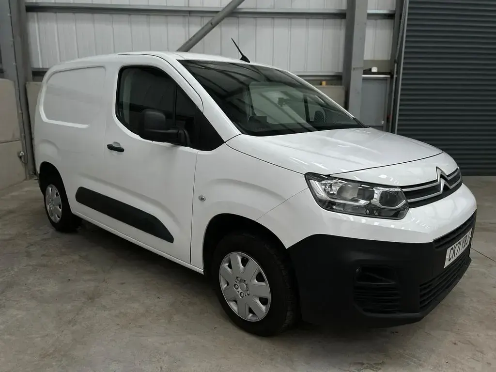 Used Citroën Berlingo 75 HP (55 kW) 2021 White MPV
