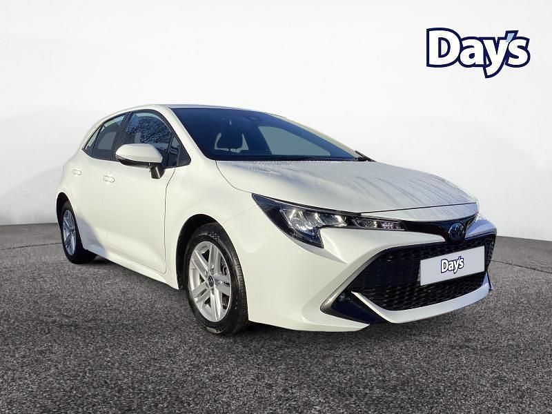 Used Toyota Corolla 184 HP (135 kW) 2022 White Hatchback