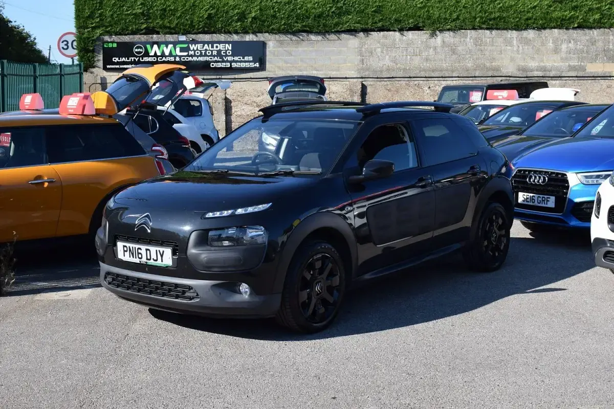Used Citroën C4 Cactus Flair 100 HP (73 kW) 2016 Black Hatchback