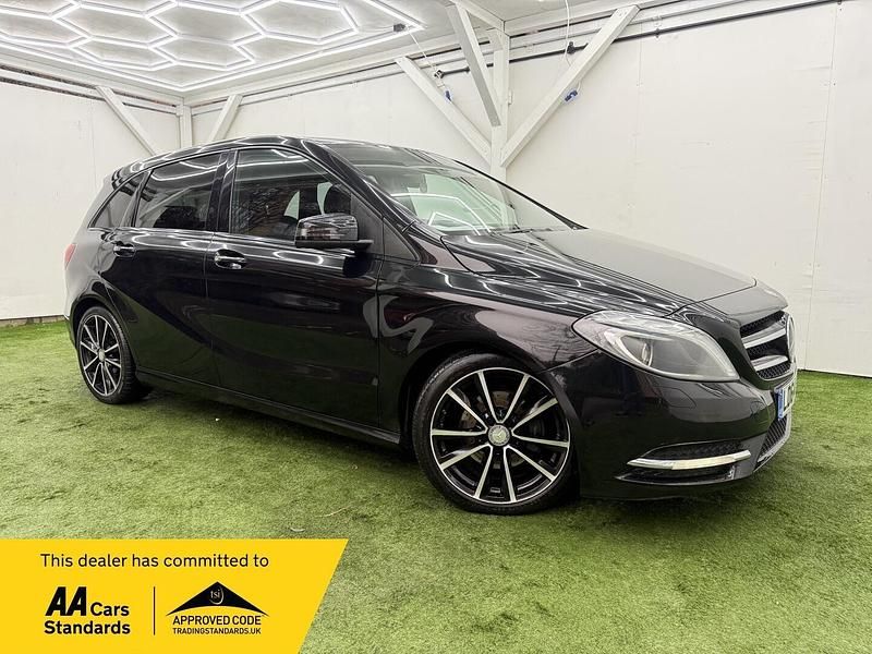 Begagnad Mercedes B180 109 HK (80 kW) 2014 Svart Minibuss