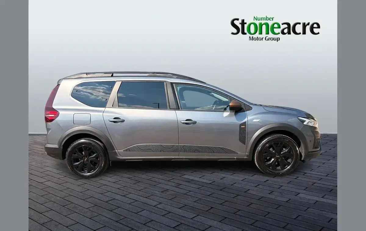 Used Dacia Jogger Extreme 139 HP (102 kW) 2025 Grey MPV