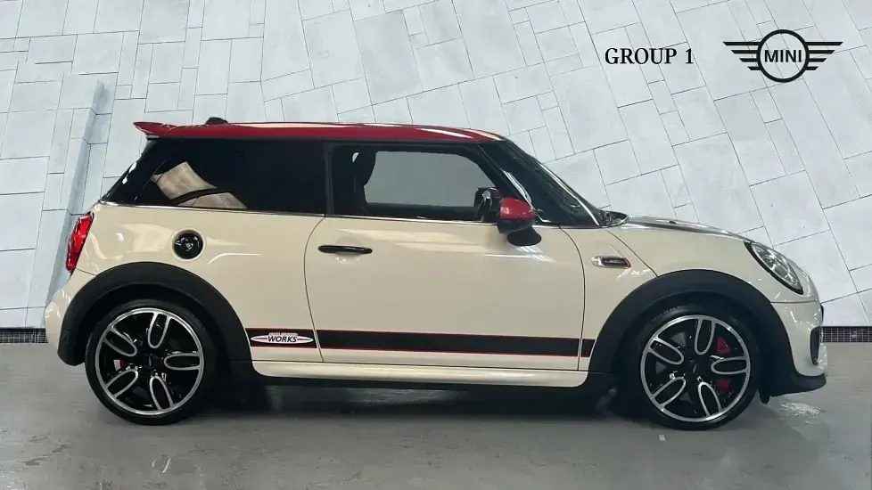 Usado Mini John Cooper Works Hatch 231 CV (169 kW) 2016 Blanco Utilitario