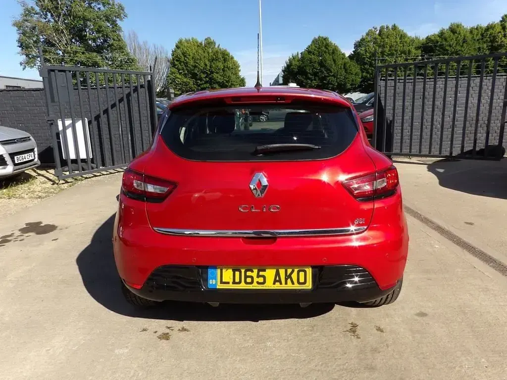 Used Renault Clio Dynamique 90 HP (66 kW) 2015 Red Hatchback