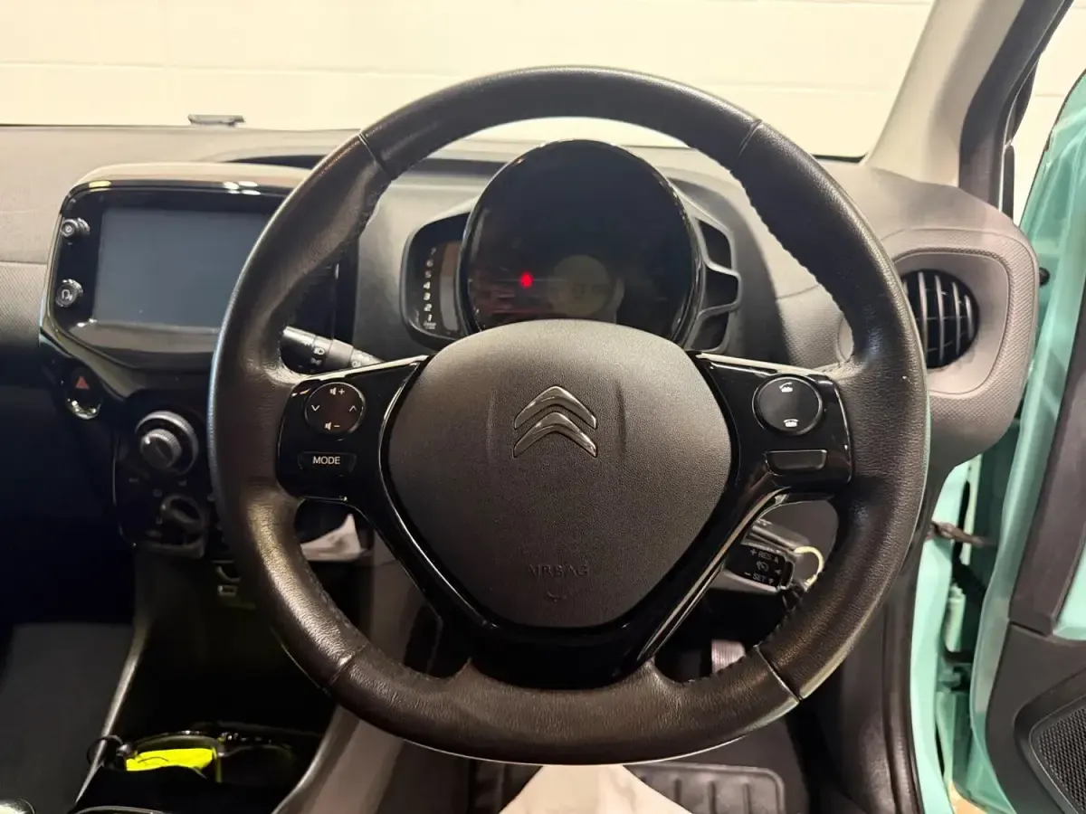 Used Citroën C1 Flair 71 HP (52 kW) 2018 Green Hatchback