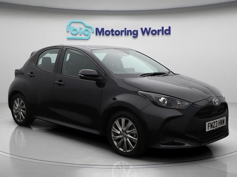 Black Used 2023 Toyota Yaris Hybrid Hatchback | £15,700 (Super price) - Image 1/4