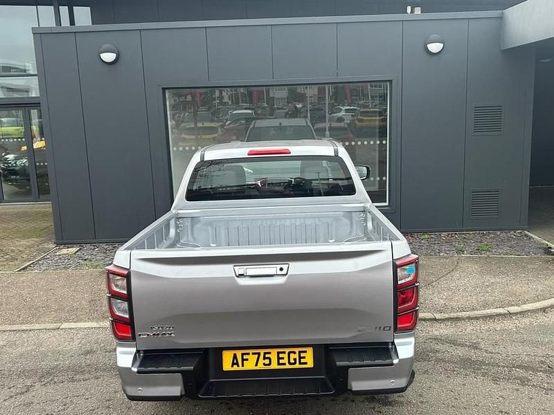 New Isuzu D-Max 163 HP (119 kW) 2025 Mercury silver Pickup