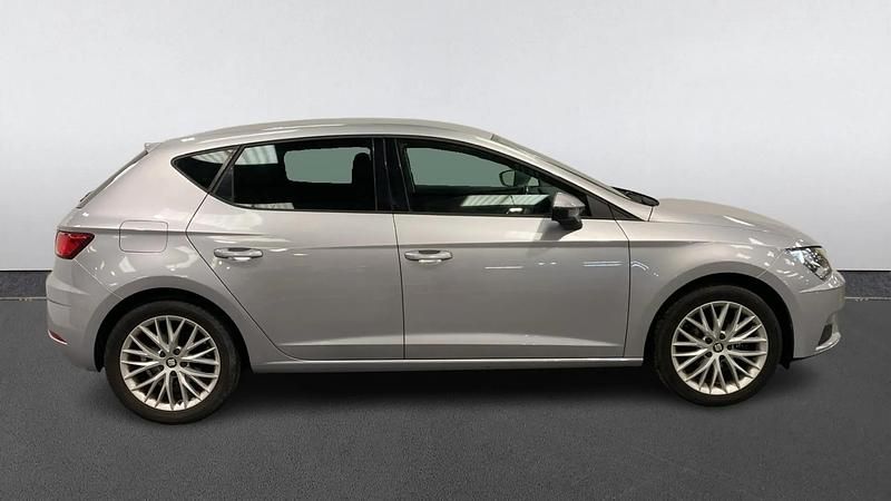 Used Seat Leon SE Dynamic 115 HP (84 kW) 2020 Silver Hatchback