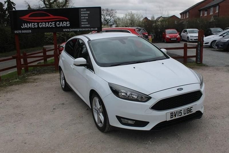 Used Ford Focus Zetec 115 HP (84 kW) 2015 White Hatchback