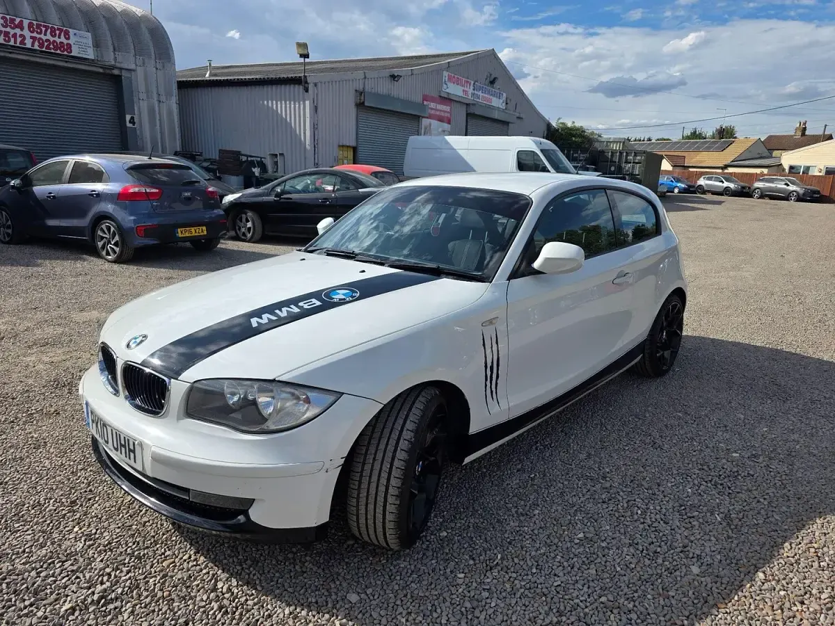 Used BMW 116 Sport Line 2010 White Hatchback