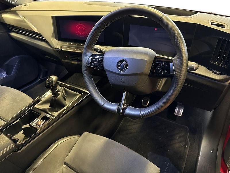 Used Vauxhall Astra Ultimate 130 HP (95 kW) 2023 Red Hatchback