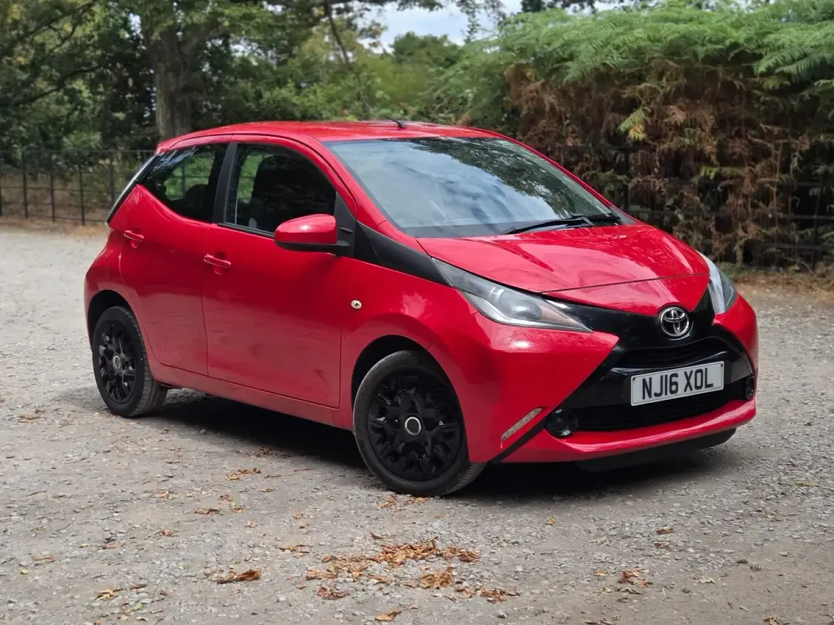 Used Toyota Aygo X-play 68 HP (50 kW) 2016 Red Hatchback