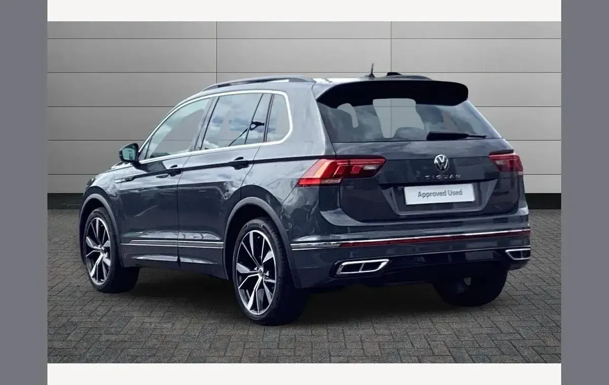 Usado VW Tiguan R-line 150 CV (110 kW) 2023 Gris SUV