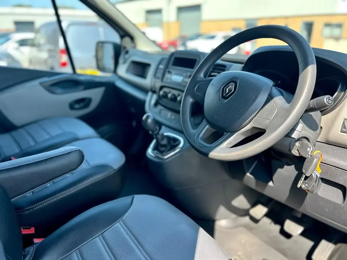 Used Renault Trafic Business 2019 White MPV
