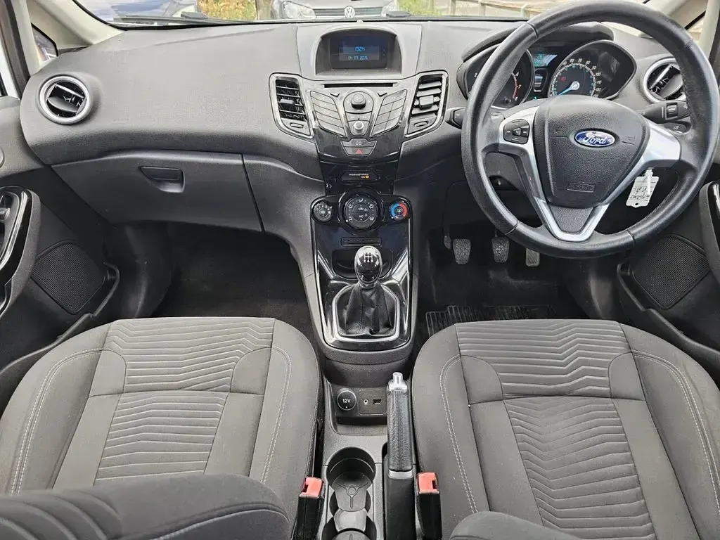 Used Ford Fiesta Zetec 82 HP (60 kW) 2013 White Hatchback