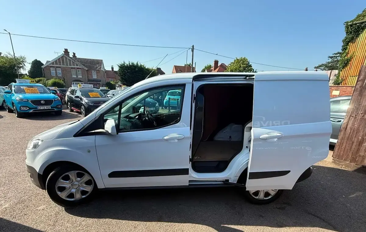 Used Ford Transit Trend 100 HP (73 kW) 2019 White Van