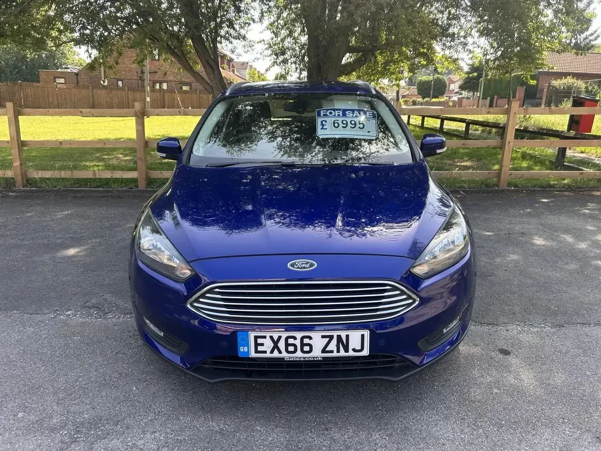 Used Ford Focus Zetec 120 HP (88 kW) 2016 Blue Estate