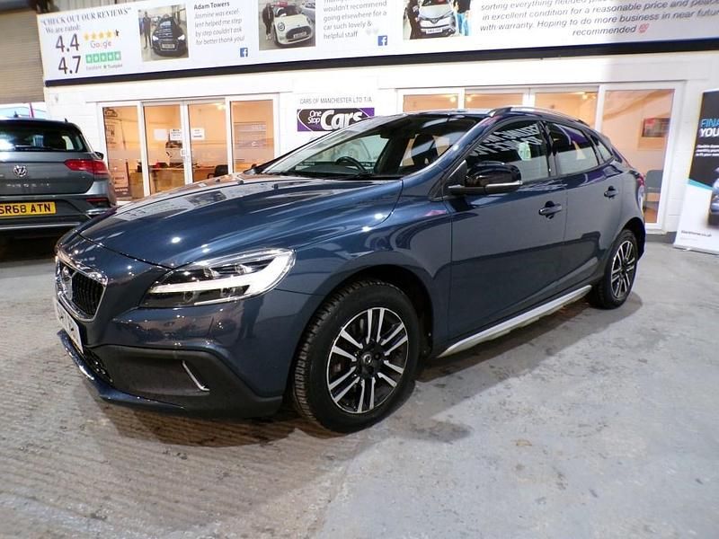 Used Volvo V40 Plus 2017 Blue Hatchback