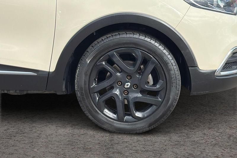 Used Renault Captur Dynamique 90 HP (66 kW) 2014 Cream/black SUV