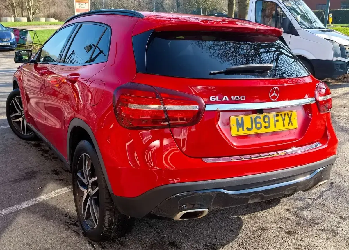 Used Mercedes GLA180 Urban 122 HP (89 kW) 2020 Red SUV