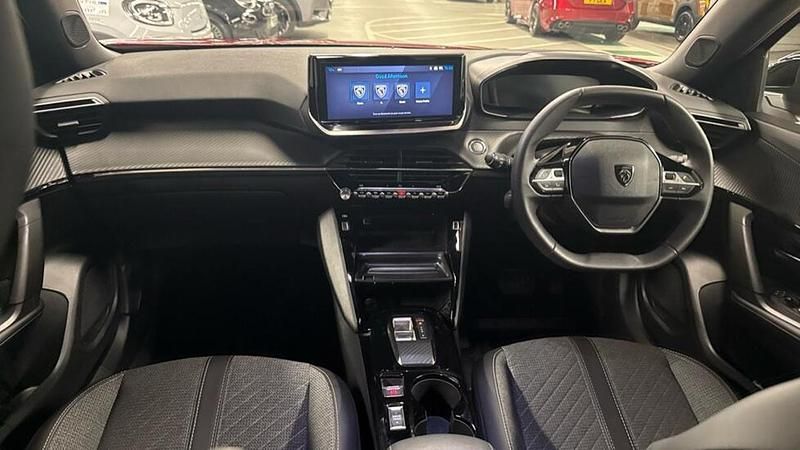 Używany Peugeot e-2008 Allure 98 kW (134 KM) 2025 Czerwony SUV