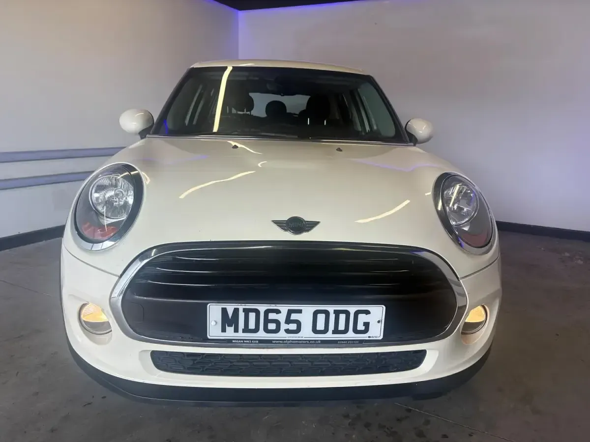 Used Mini ONE Hatch 102 HP (75 kW) 2015 White Hatchback