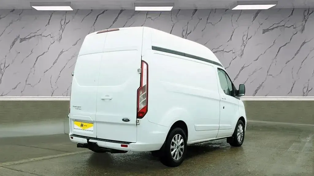 Begagnad Ford Transit Custom Limited 130 HK (95 kW) 2022 Vit Van