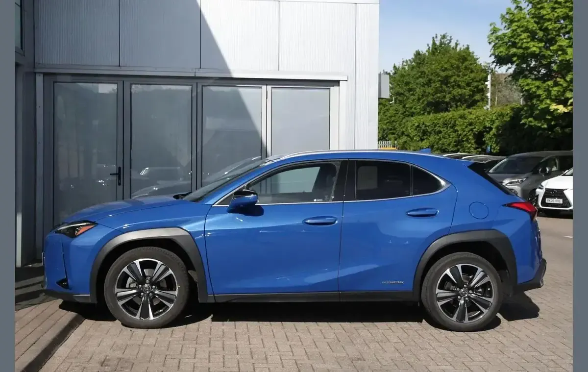 Used Lexus UX 250h 180 HP (132 kW) 2021 Blue SUV