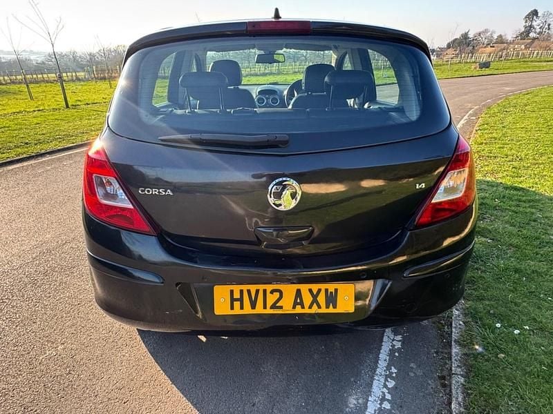 Second-hand Vauxhall Corsa 2012 Negru Hatchback