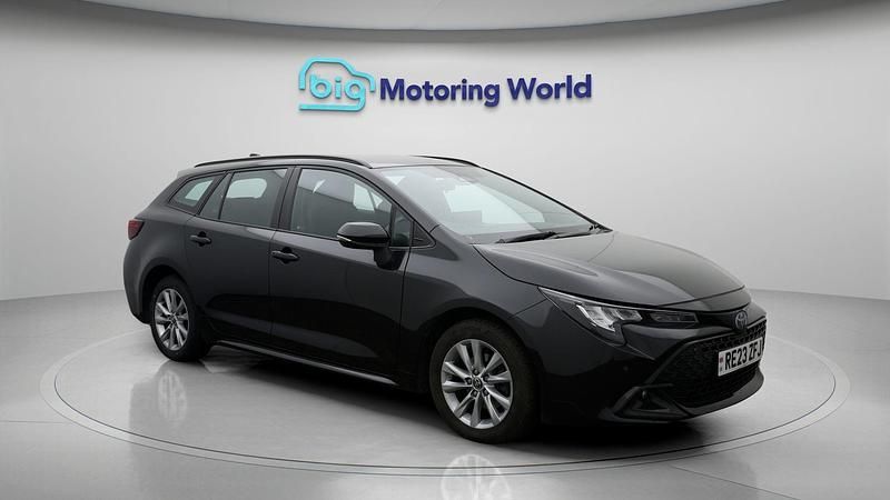 Used Toyota Corolla 140 HP (102 kW) 2023 Black Estate