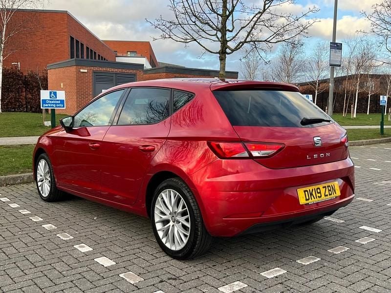 Used Seat Leon SE Dynamic 2019 Red Hatchback